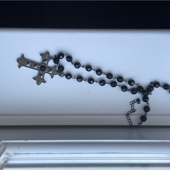 Cross pendant necklace - Picture 3 of 4